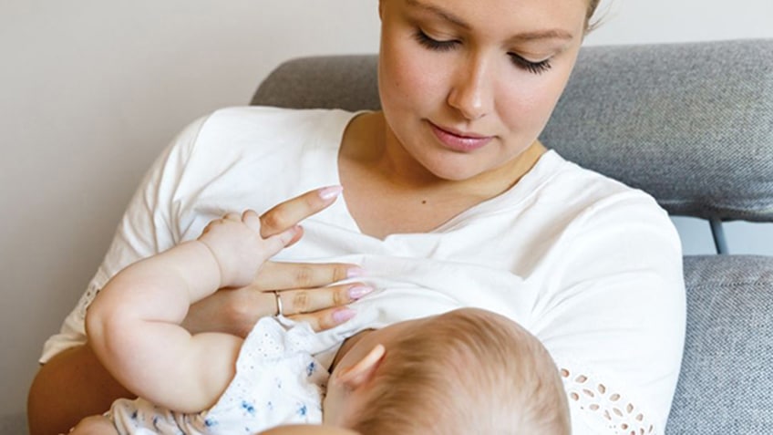 10 Breastfeeding Tips for New Moms